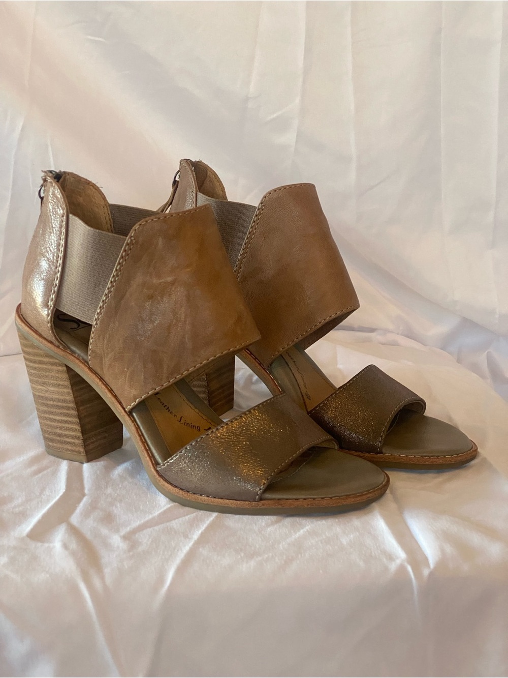 Sofft Brown Taupe Metallic Block Heel Sandals with Elastic Side Panels